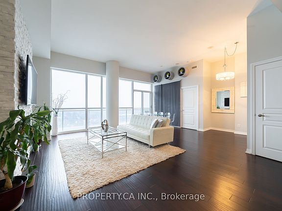 2nd image of 223 Webb Dr #Penthouse 3504