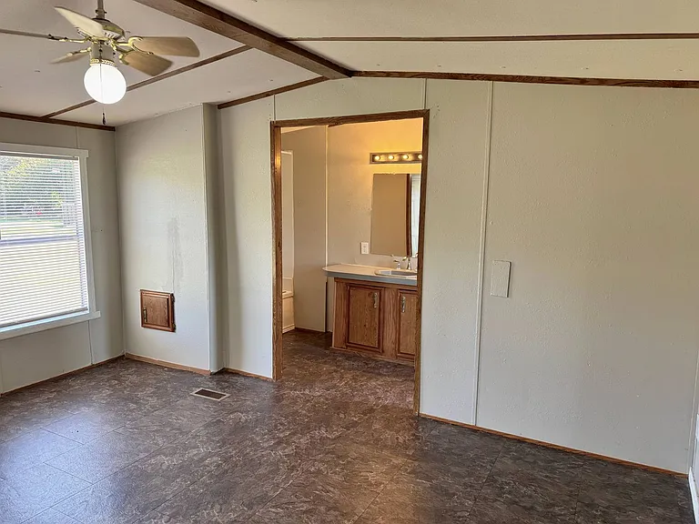 314 W 6th St — Photo 10