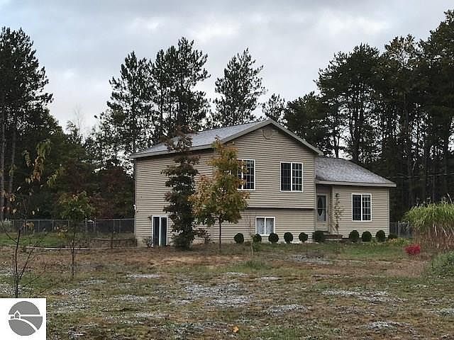 1st image of 3875 Torrey Pines Dr