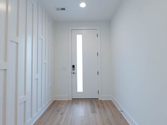 4th image of 664 Hamilton Ave