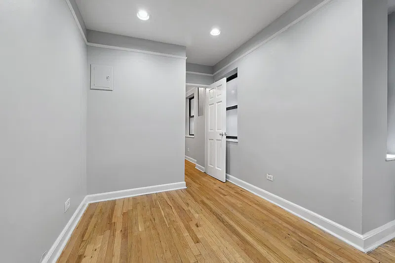 324 E 61st St — Photo 3