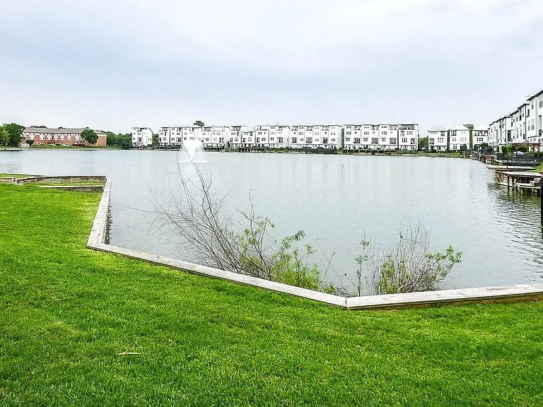 2222 Hilshire Lake Dr — Photo 31