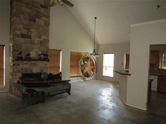 4th image of 1116 Breezewood Dr