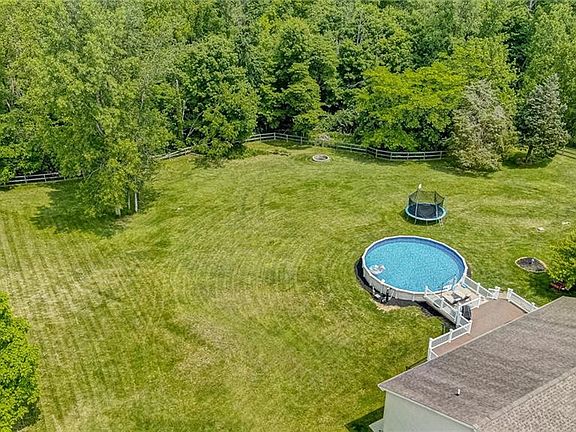 5th image of 105 Anderson Rd