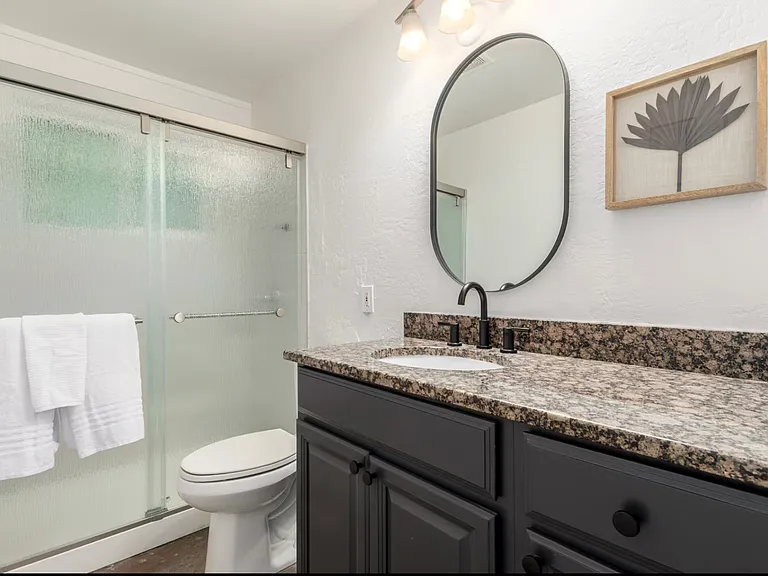 523 W 14th St — Photo 16