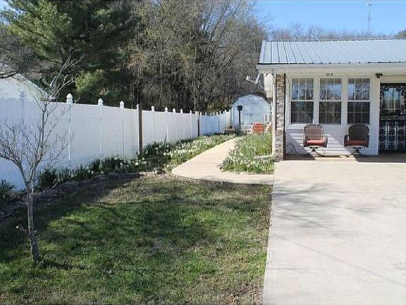 3rd image of 115 Glendale Dr