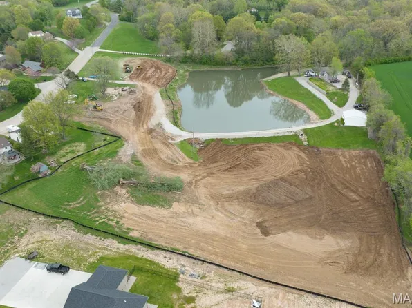 4 Ogle Ests, Columbia, IL 62236