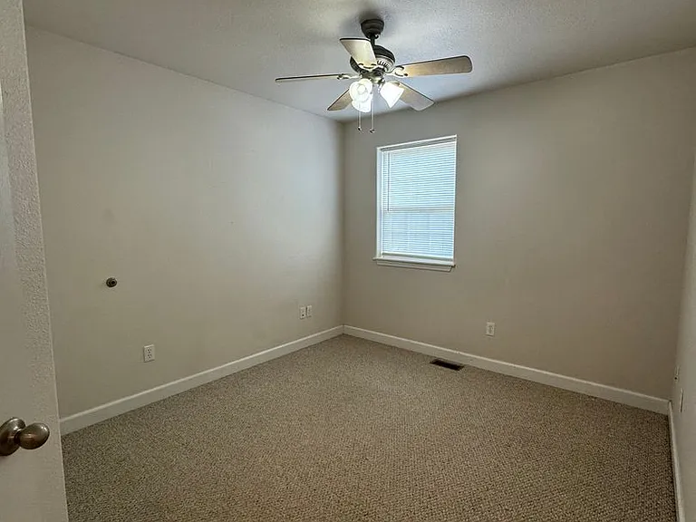 708 Hillside Dr — Photo 10