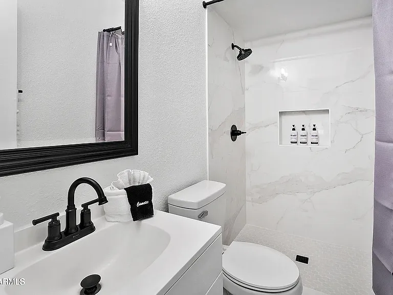 1098 E Fremont Dr — Photo 8
