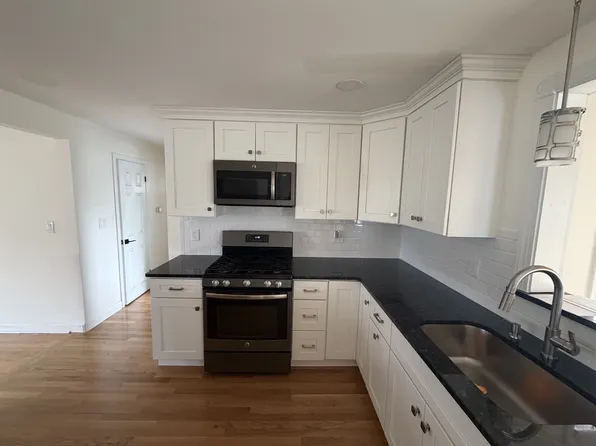 41 Maplecrest Dr, Pawtucket, RI 02861