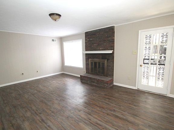 4th image of 3331 Foxbriar Dr
