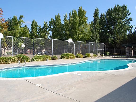 4th image of 301 Standiford Ave #219