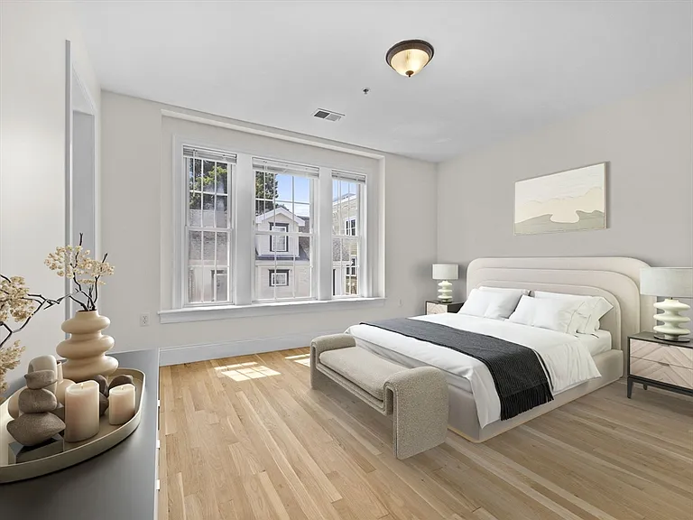 408 E 3rd St #5 — Photo 8