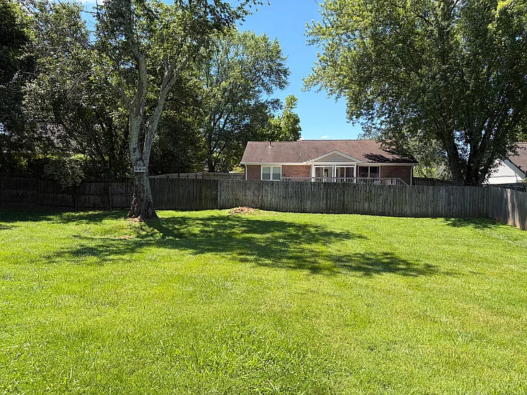 8724 Shoreham Blvd — Photo 8