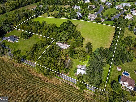 2nd image of 165 Point Rd