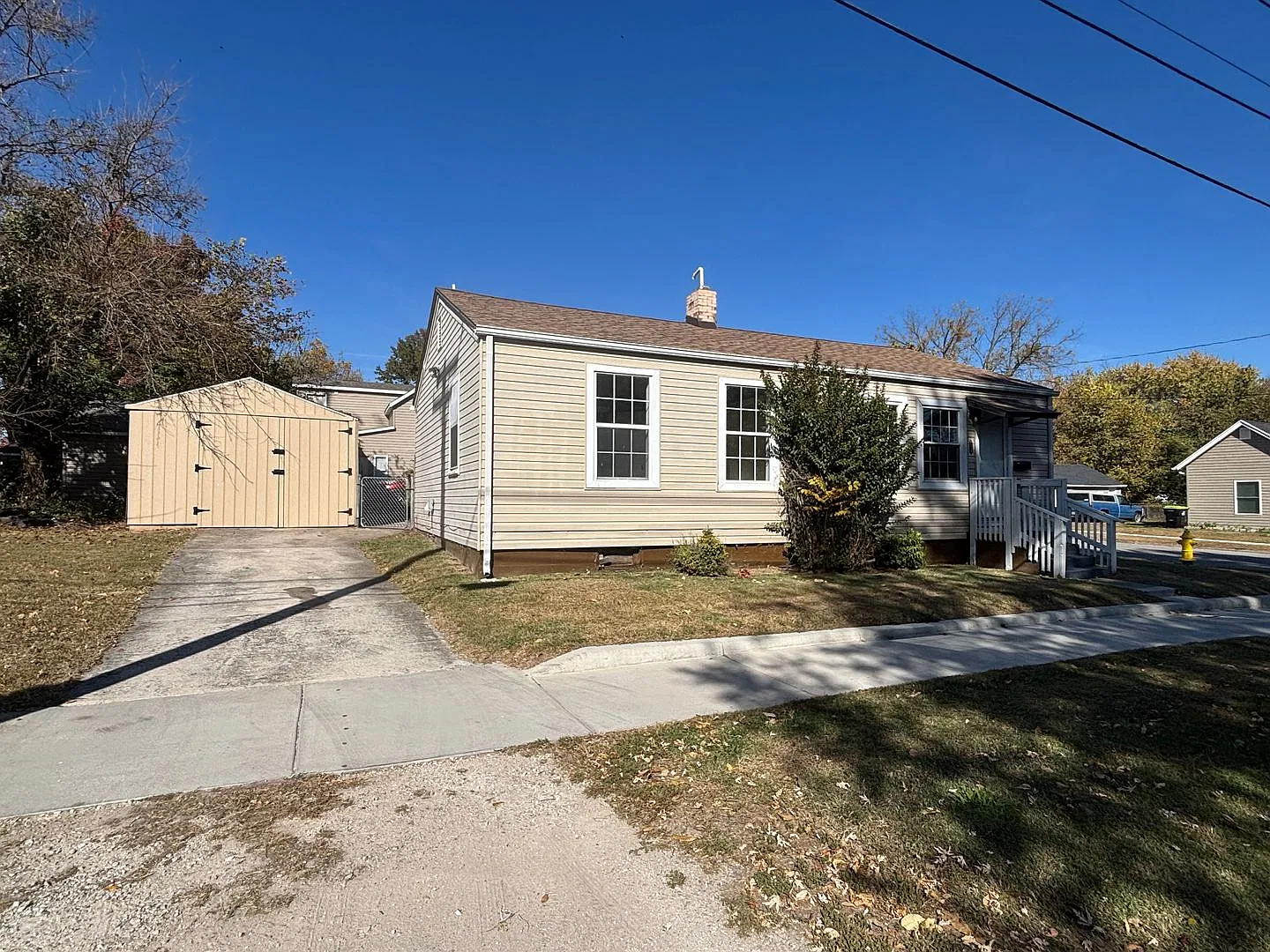 Cute 2 bedroom 1 bath Available Now! — Photo 1