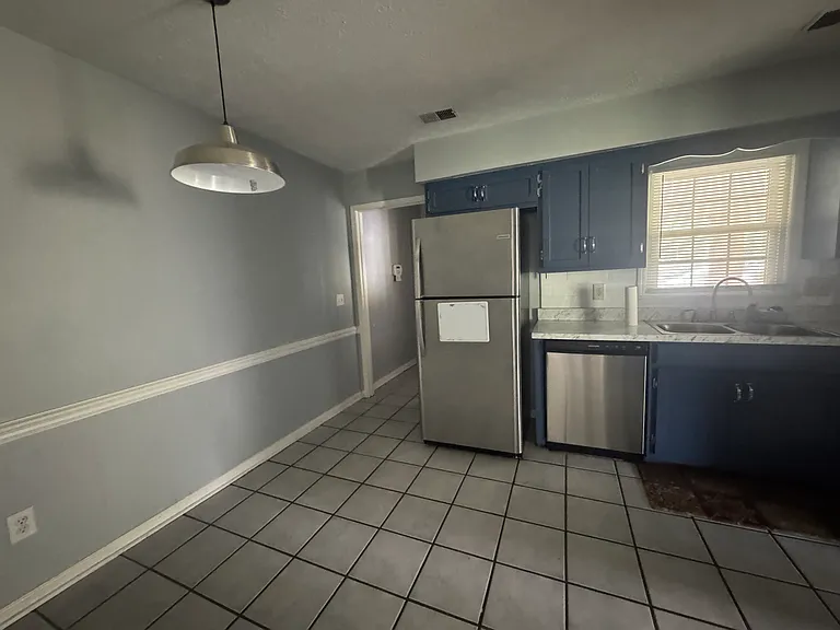 477 Kensington Rd — Photo 7