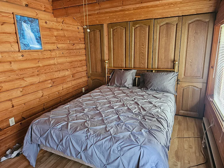 Upstairs Queen Bedroom