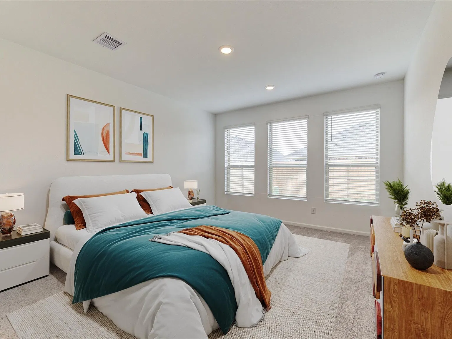 5 bed, 3.5 bath, 2758 sqft, $2,995 — Photo 2