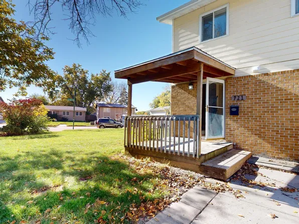 721 Meadow Pl, Ames, IA 50010