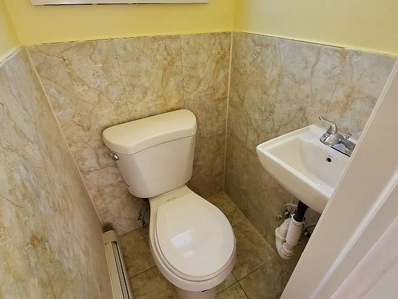 5th image of 304 Plainfield Ave