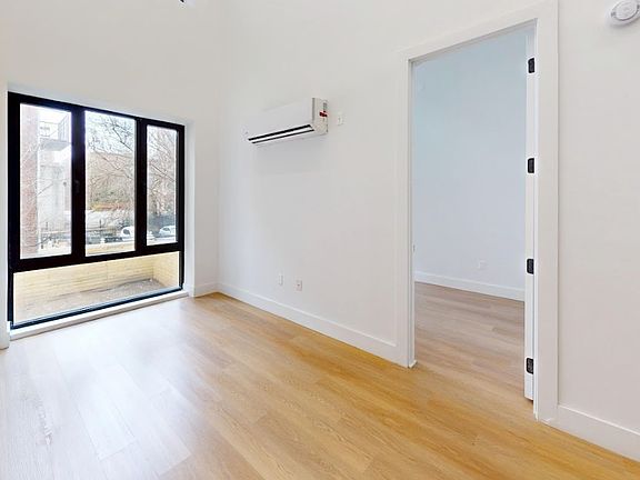 2nd image of 42 Livingston St #2