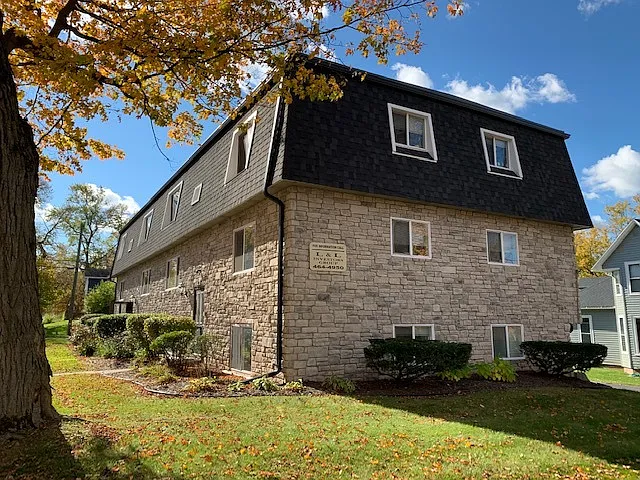 52 College Ave — Photo 12