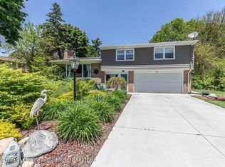 4016 Barton Rd, Lansing, MI 48917