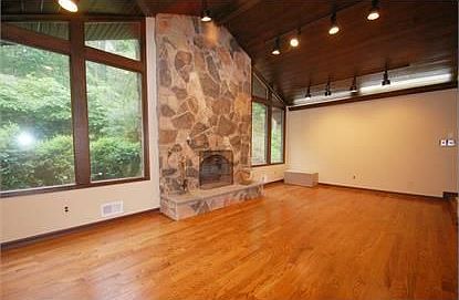 4th image of 810 Johnston Dr
