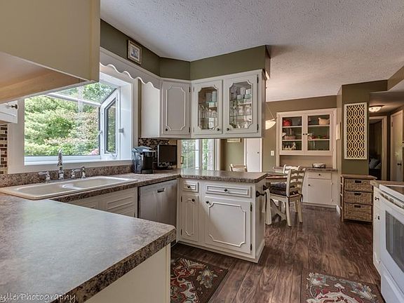 5th image of 105 Wintergreen Hill Dr