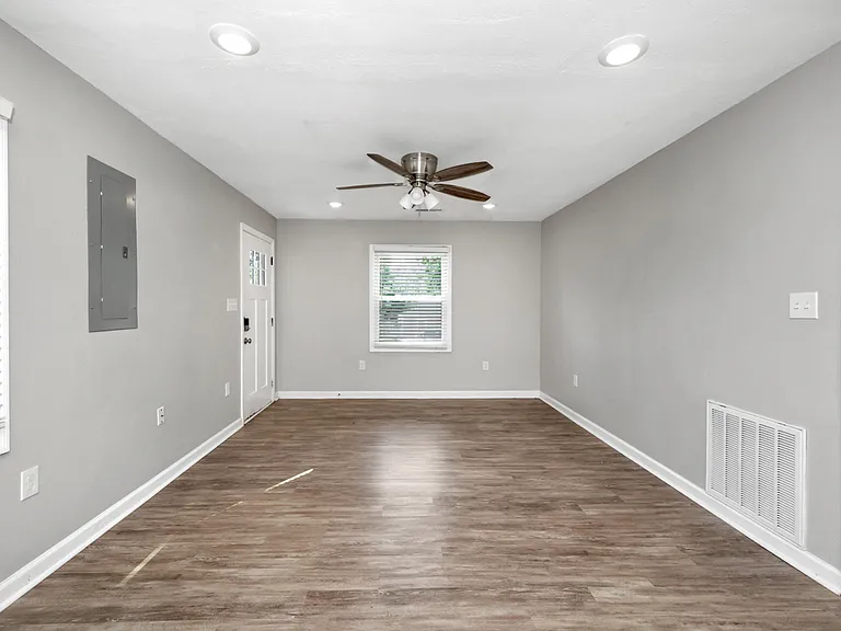 907 Fairway Dr NW — Photo 6