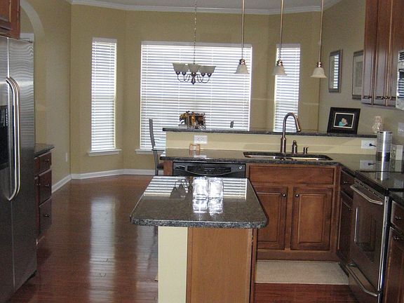 Large Kitchen with Bay Window, Granite and Stainless Appliances
