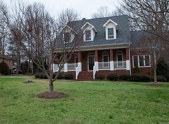 2nd image of 1631 Huntmoor Dr