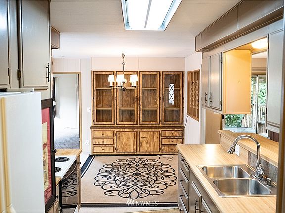 Fabulous built-in storage in dining area.
