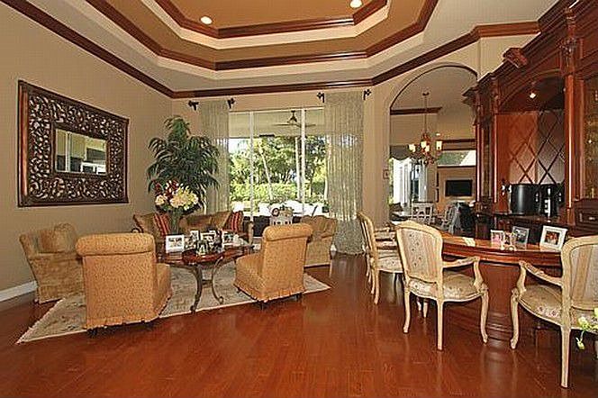 2nd image of 2553 Montclaire Cir