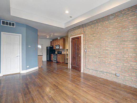 4th image of 3049 W Grace St #2