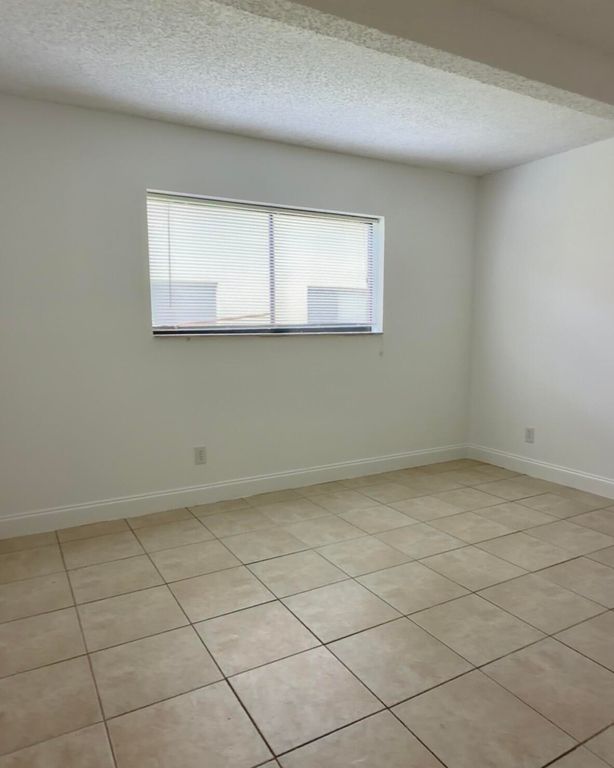 1245 S Flagler Ave APT 303, photo 3