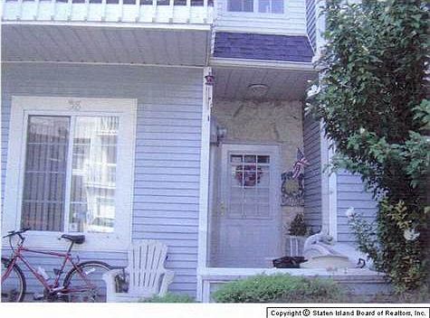 1st image of 38 Country Dr N