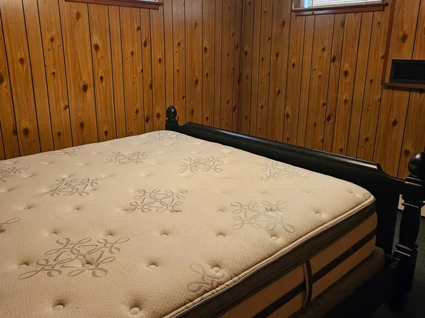 2213 Downing Ln, Wilmington, DE 19804