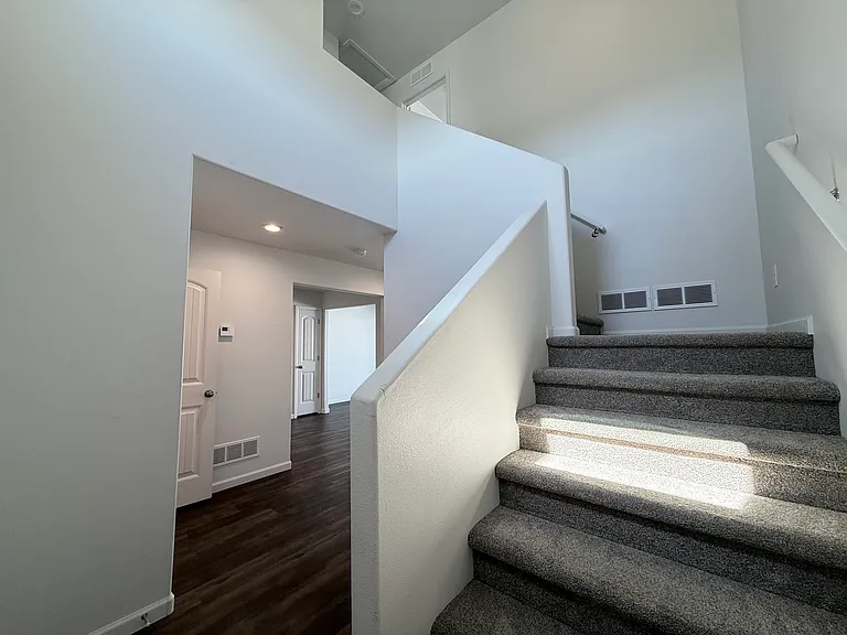 81B 25th St — Photo 7