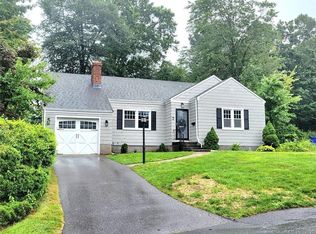 7 Greensview Dr, West Hartford, CT 06107
