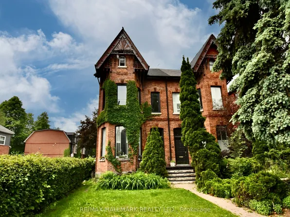 34 River St, Toronto, ON M5A 3N9