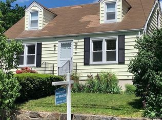 85 Forest St #A, New Canaan, CT 06840