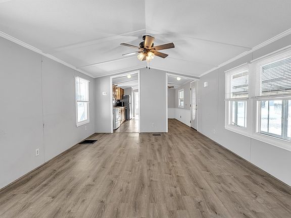 3rd image of 222 Park Cir