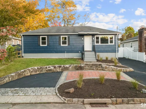 99 Roosevelt Ave, West Haven, CT 06516