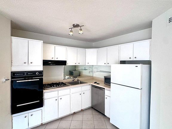 3rd image of 2201 L St NW APT 205