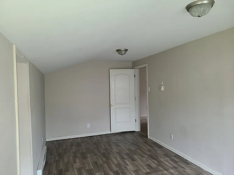 105 McClure St — Photo 3