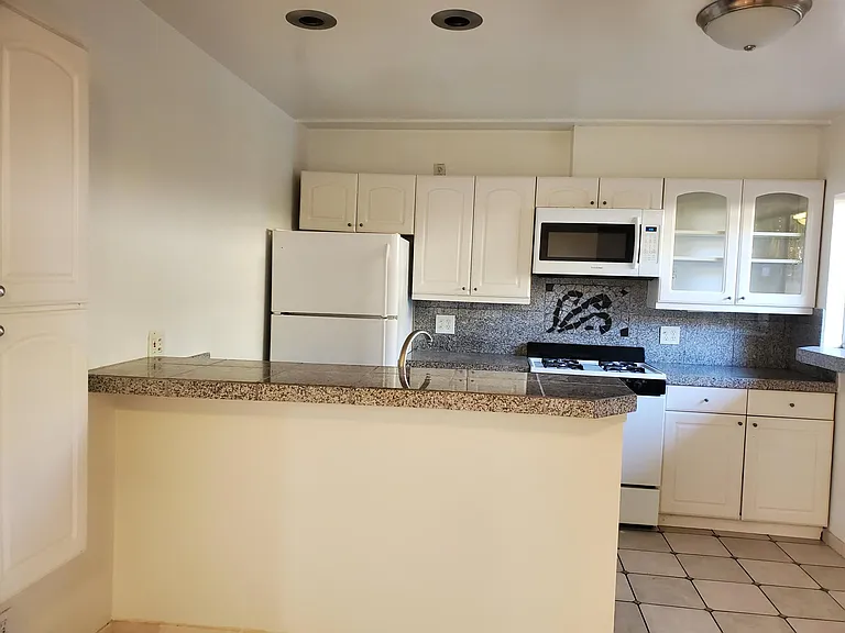 616 Broadway St #2 — Photo 10