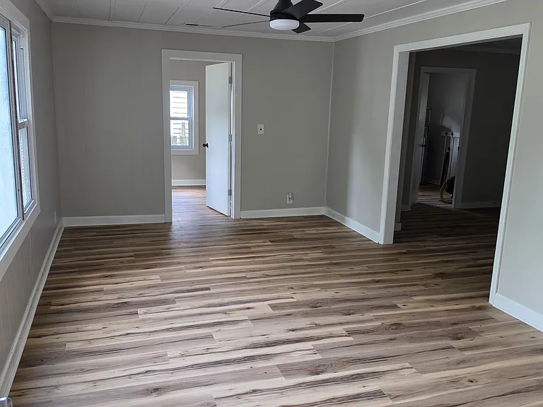 409 Oak St — Photo 2