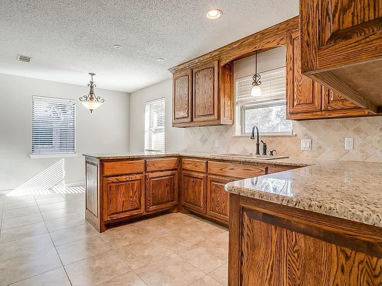 1812 Winchester Way — Photo 27